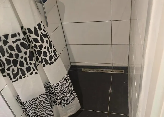 1-zimmer Woh Souterrainwohnung Appartement *